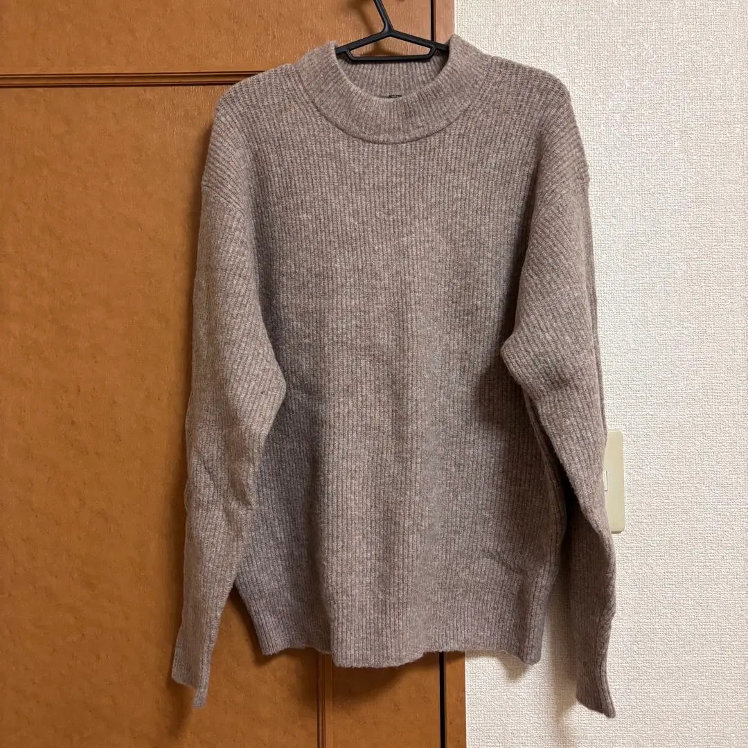 Thumbnail of UNIQLO Uniqlo Knit Sweater M size
