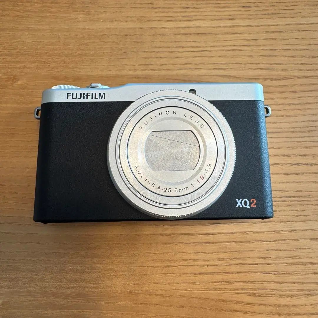 美品 FUJIFILM XQ2 シルバー デジタルカメラ フジフィルム　コンデジ 中古】FUJIFILM 富士フィルム XQ2 シルバー コンパクトデジタル