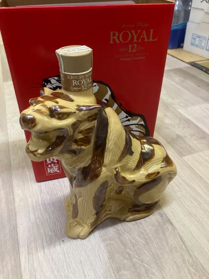サントリー - 【古酒】未開封 サントリー　ローヤル 干支ボトル ウイスキー 寅年 未開栓】 SUNTORY ROYAL サントリー ウイスキー ローヤル12年