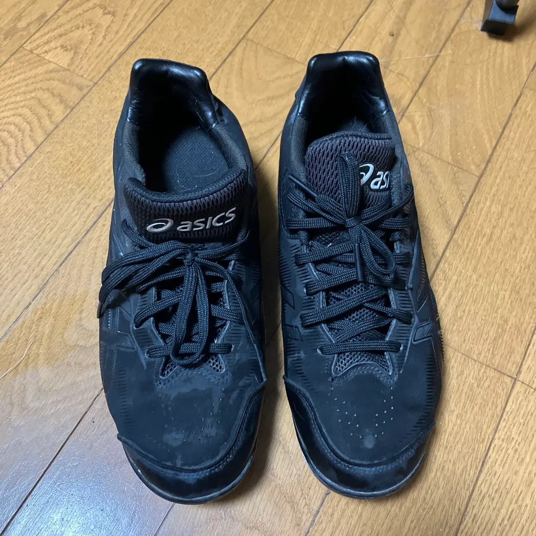 Thumbnail of Asics baseball spikes