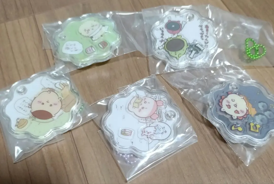 Thumbnail of Chikawa Kyara Shaka Charm Gummy - Set of 5