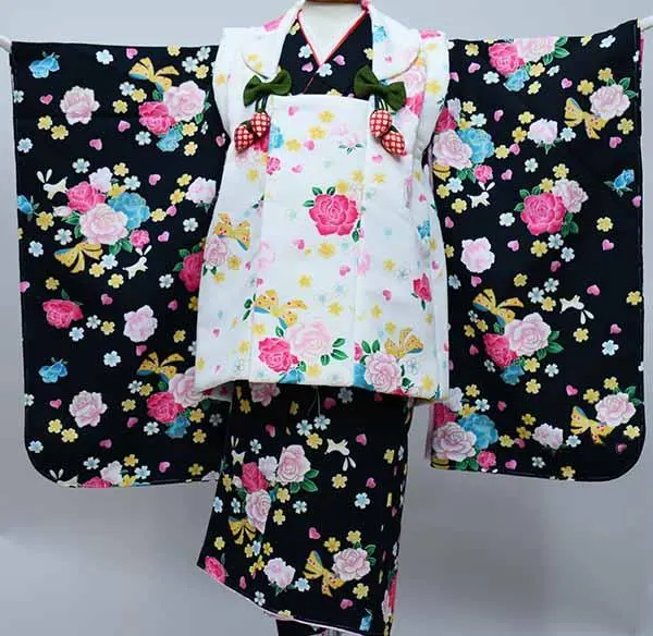 七五三 三歲 女童 被布和服全套 黑色×白色 祝服 免費訂製 的縮圖