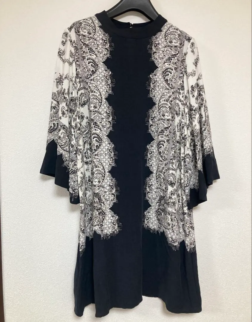 Thumbnail of China-style tunic dress, three-quarter sleeves, H&M