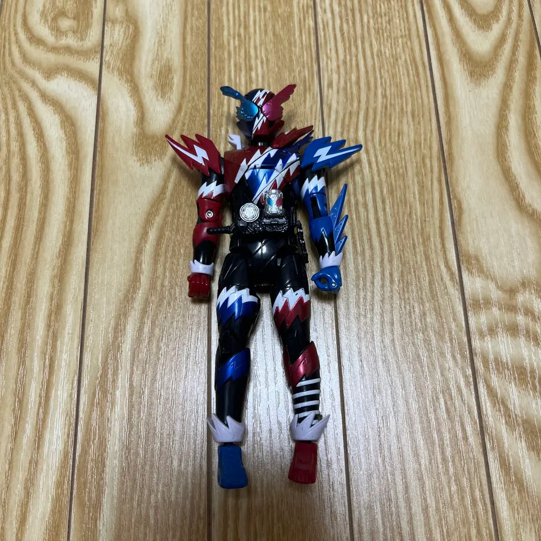 美品 フィギュアーツ 仮面ライダービルド ラビットタンクスパークリングフォーム 2025年最新】S.H.Figuarts 仮面ライダービルド ラビットタンク