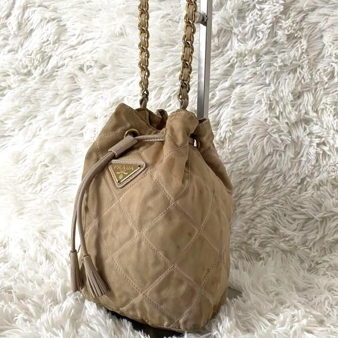 PRADA 巾着型ナイロンチェーンショルダーバッグノベルティ PRADA 巾着型ナイロン チェーンショルダーバッグ ノベルティ