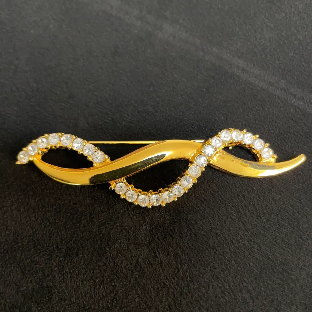 Thumbnail of AVON Gold Color Brooch Vintage