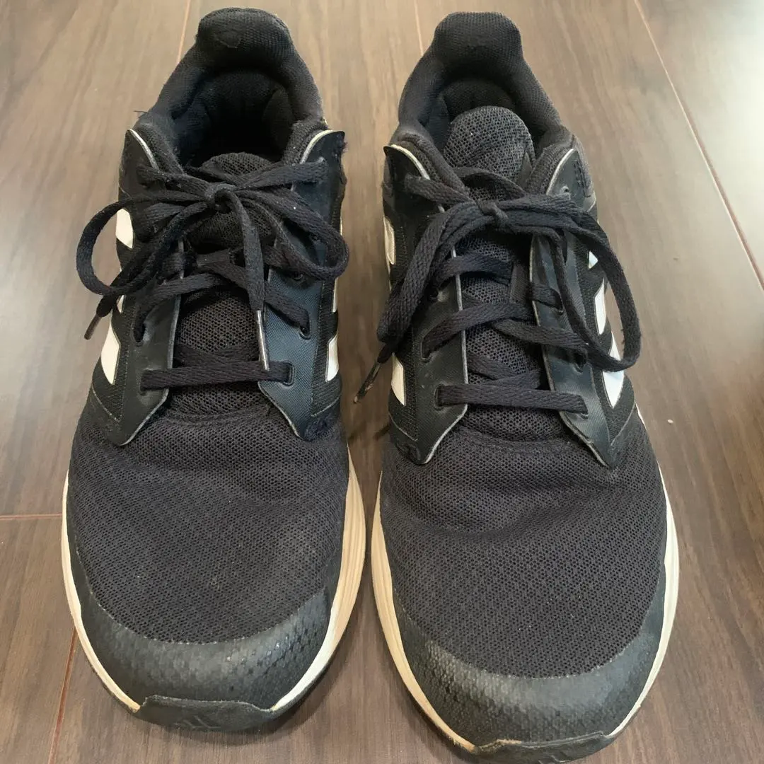 愛迪達 跑鞋 的縮圖