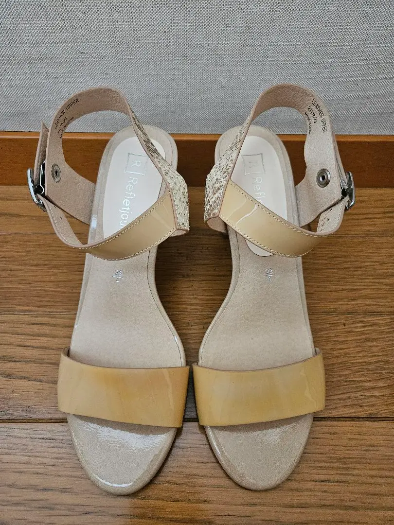 Thumbnail of Reflet jouir Enamel Heel Sandals Beige / 23cm / Heel Height 8cm