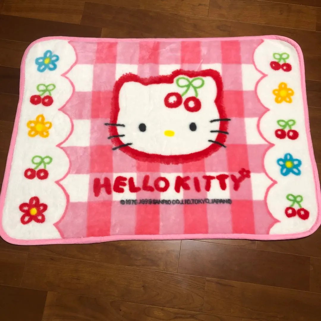 Thumbnail of Hello Kitty Blouquet Retro Heisei 90's Checkered Knee Blanket