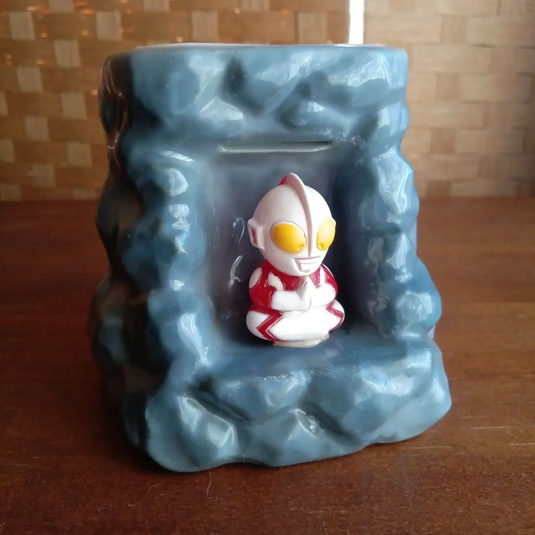 ウルトラマン 陶器製 置物 ペン立て 貯金箱 小物入れ 昭和 レトロ 当時物 ウルトラマン 陶器製 置物 ペン立て 貯金箱 小物入れ 昭和
