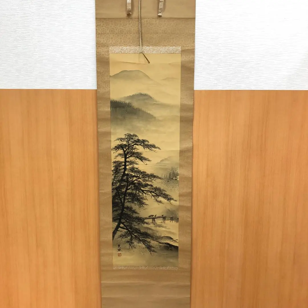 掛軸 水墨山水 共箱付き 稲川光風 狩野派直系 床掛け 絹本 風景画 掛軸 水墨山水 共箱付き 稲川光風 狩野派直系 床掛け 絹本 風景画