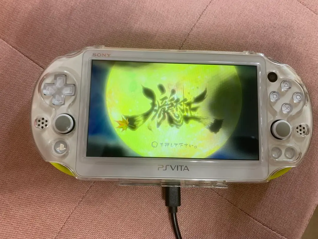 PS Vita 本体 ライムグリーン 、ソフト4本 、メモリーカード8G付 PS Vita 本体 ライムグリーン 、ソフト4本 、メモリーカード8G付