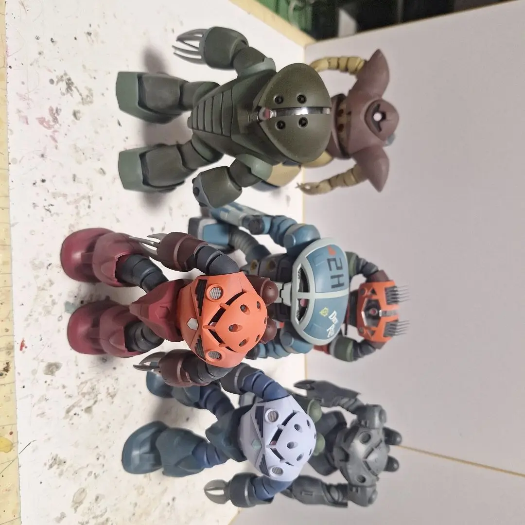 HGジオン水泳部4機+部外員1機 （ジオン水泳部」のガンプラ作品