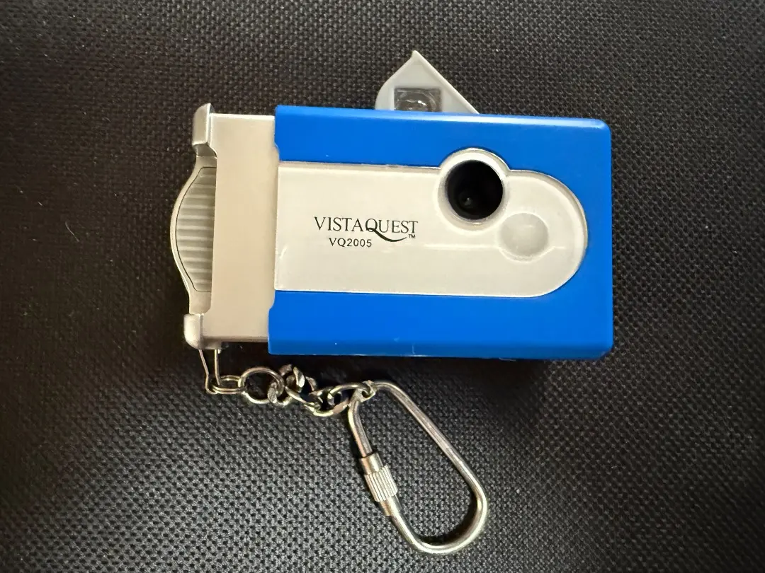 VISTAQUEST VQ1005（2006年型）LOMOっぽい写真が撮れると人気