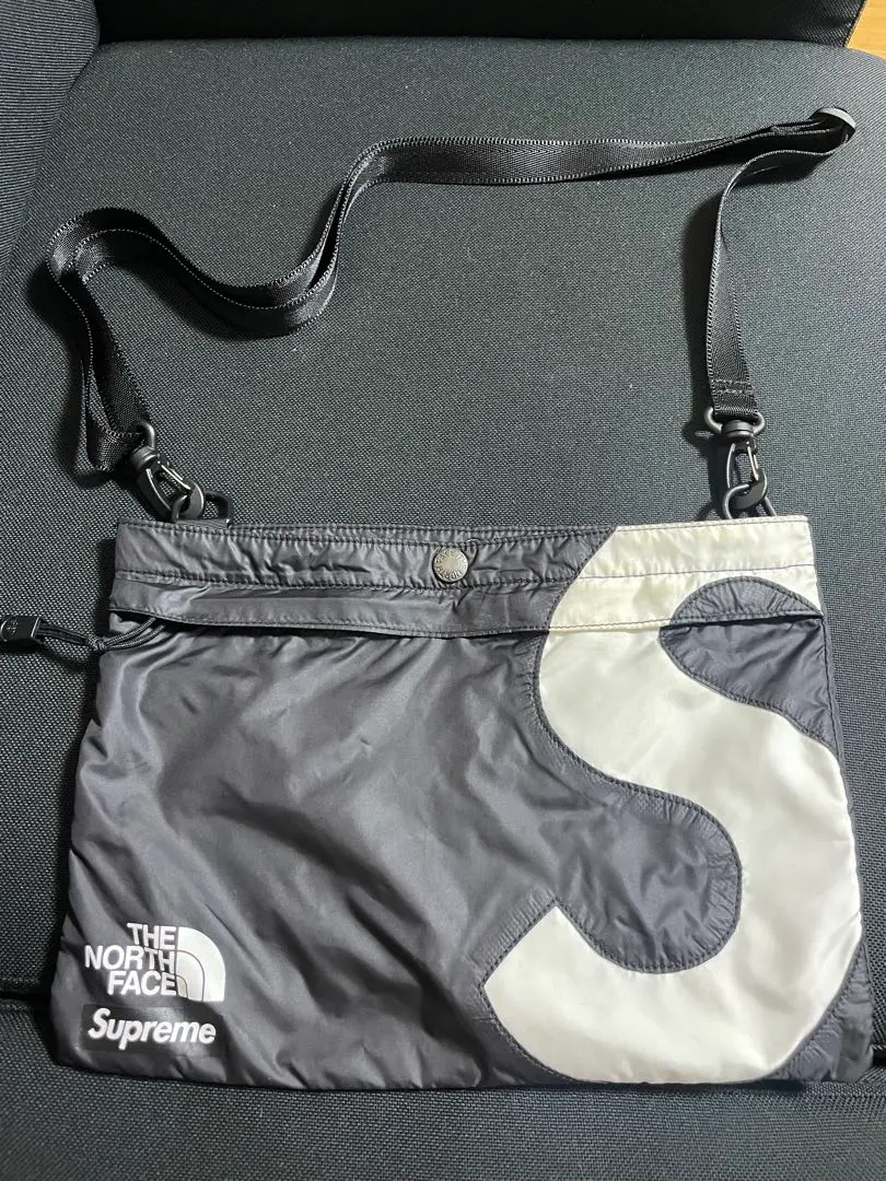 THE NORTH FACE × Supreme 迷彩サコッシュ THE NORTH FACE × Supreme 迷彩サコッシュ