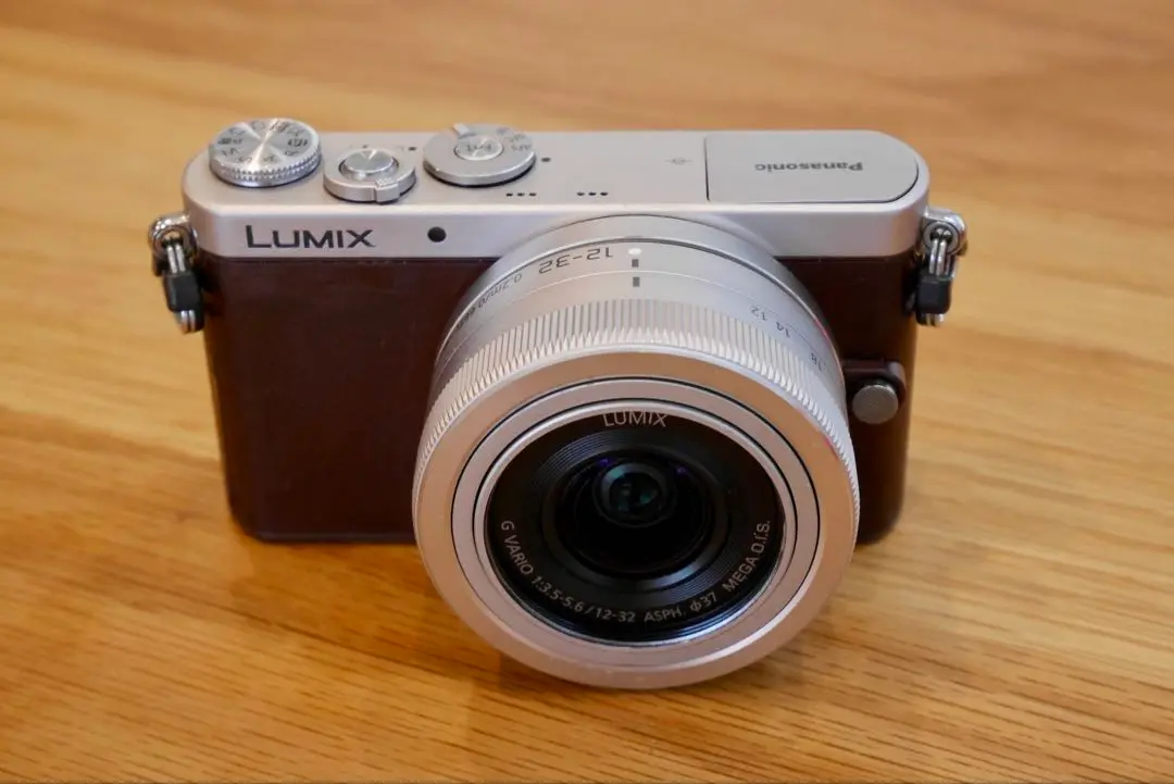 美品／ショット数1877回 Panasonic LUMIX GM1S ブラウン Amazon | パナソニック ミラーレス一眼 GM1S レンズキット