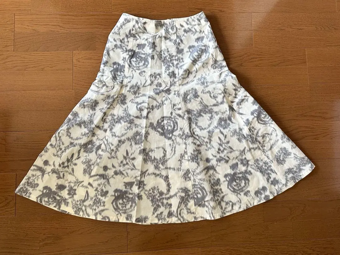 IENA イエナ　カスレジャガードフレアスカート　40 L ホワイト　グレー IENA（イエナ）の「カスレジャガードフレアスカート◇（）」 - WEAR