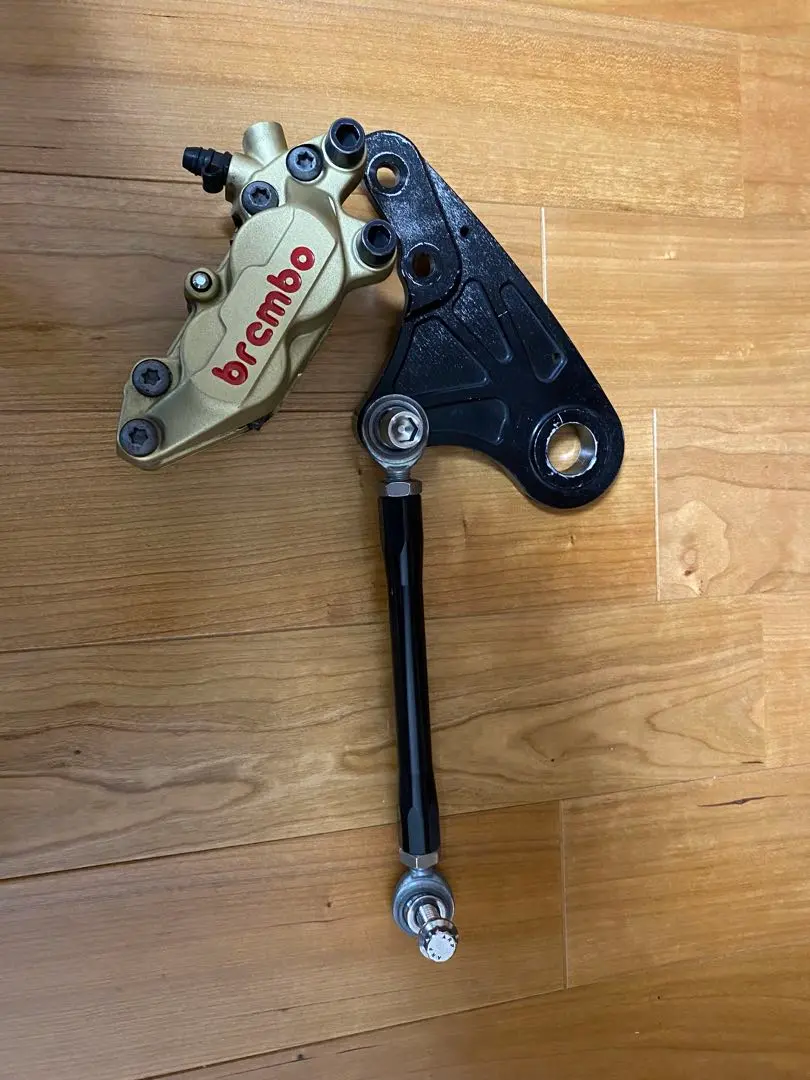 brembo 　RCS 　ブレンボ　クランプ　新品取り外し　4個 Amazon | Brembo(ブレンボ) Axial CNC(削り出し)キャリパー 4P