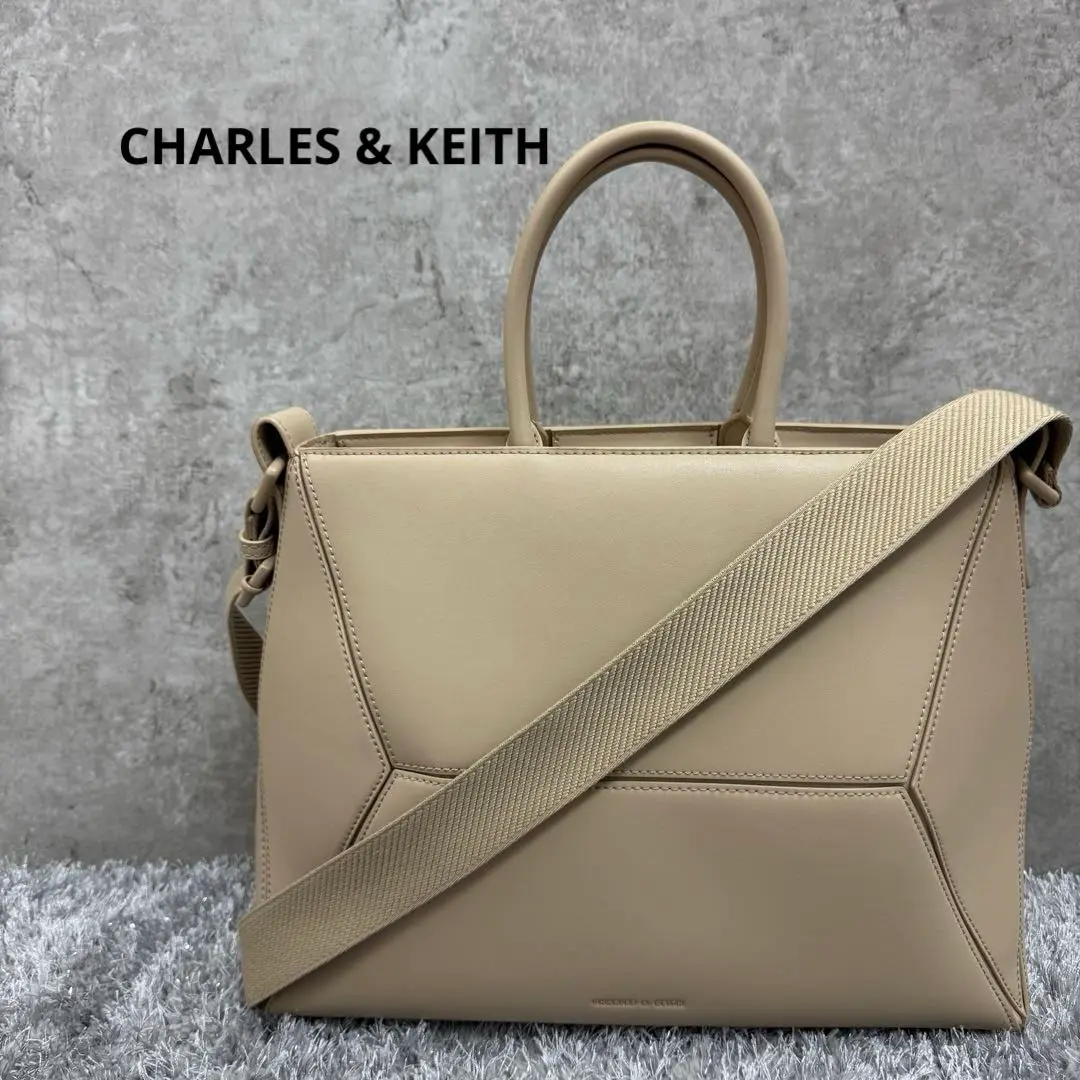 値下げ中！　CHARLES&KEITH Nasrin ジオメトリックトートバッグ CHARLES & KEITH｜Nasrin ナスリン ジオメトリックトートバッグ