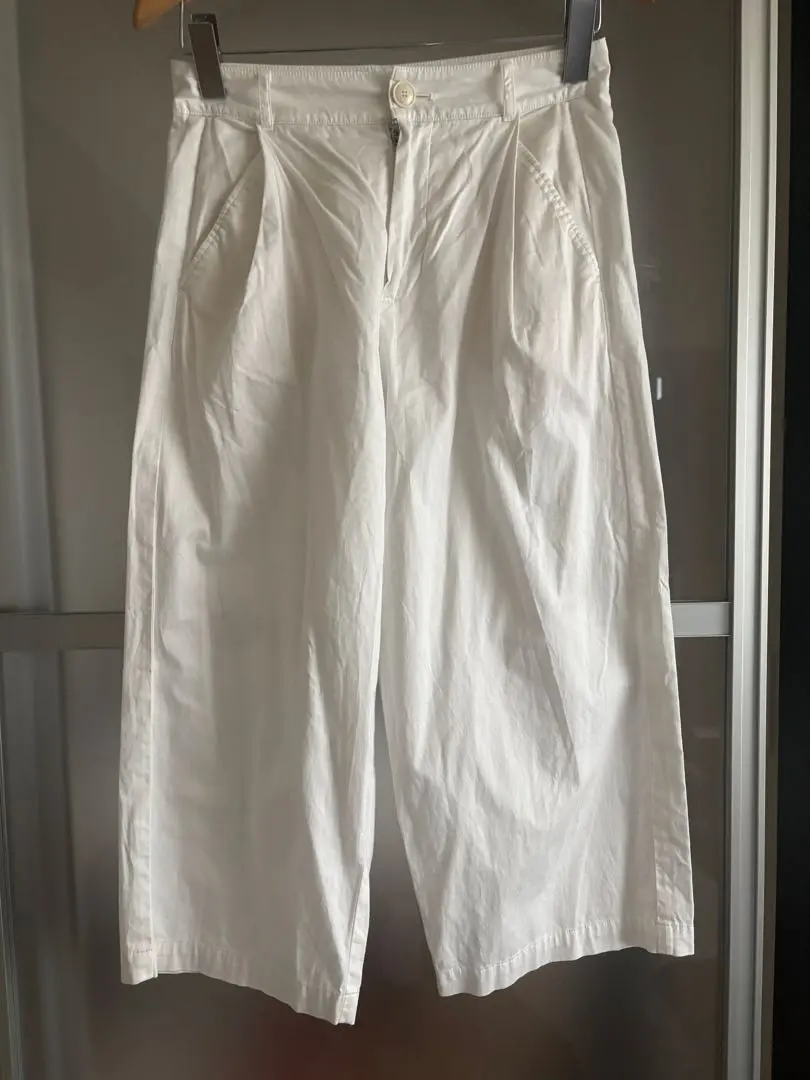 Thumbnail of White wide-leg pants with a half design