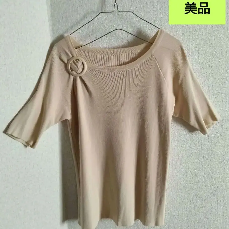 ❤特價❤ 短袖針織衫 上衣 米白色 五分袖 【美品】 穿著舒適❤春夏 的縮圖