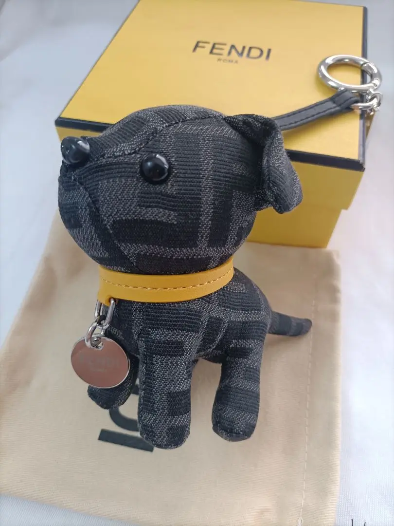 【美品】FENDI フェンディ ドッグ チャーム 箱あり 美品】FENDI フェンディ ドッグ チャーム 箱あり