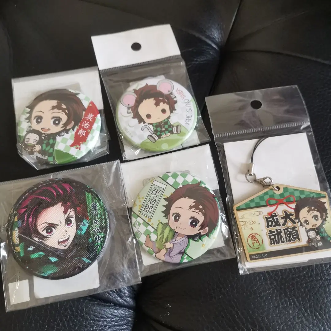 Thumbnail of Demon Slayer: Kimetsu no Yaiba Can Badges and Wooden Tag Straps Set of 5