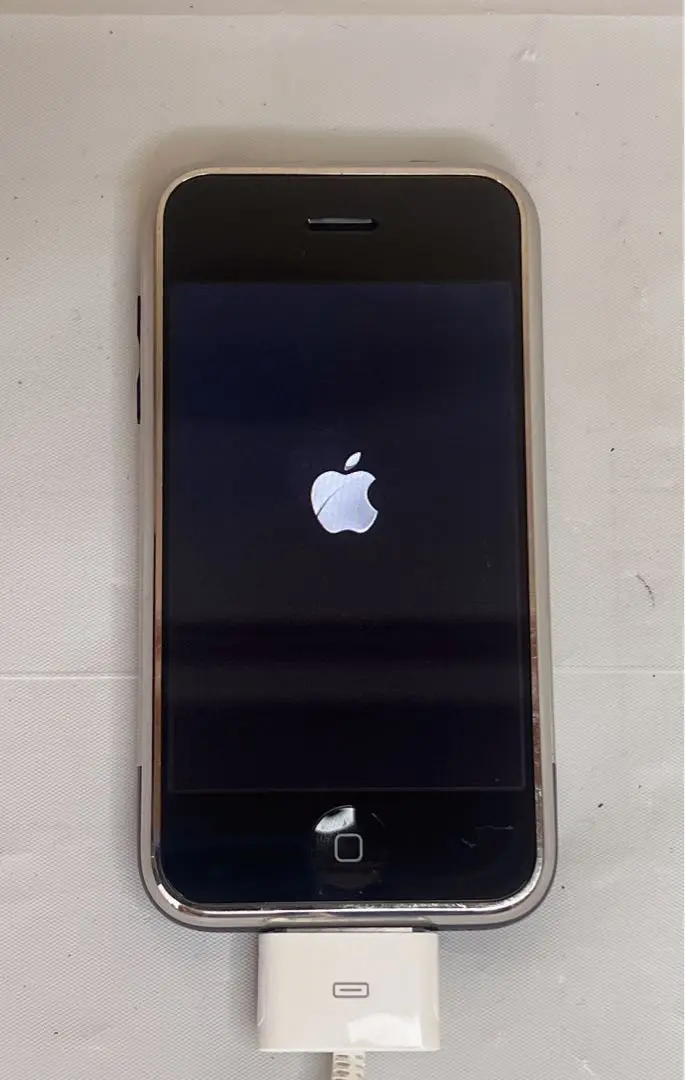 iPhone2ｇ(初代) 日本未発売品 レア品 日本未発売 初代iPhone2G(8GB) - メルカリ