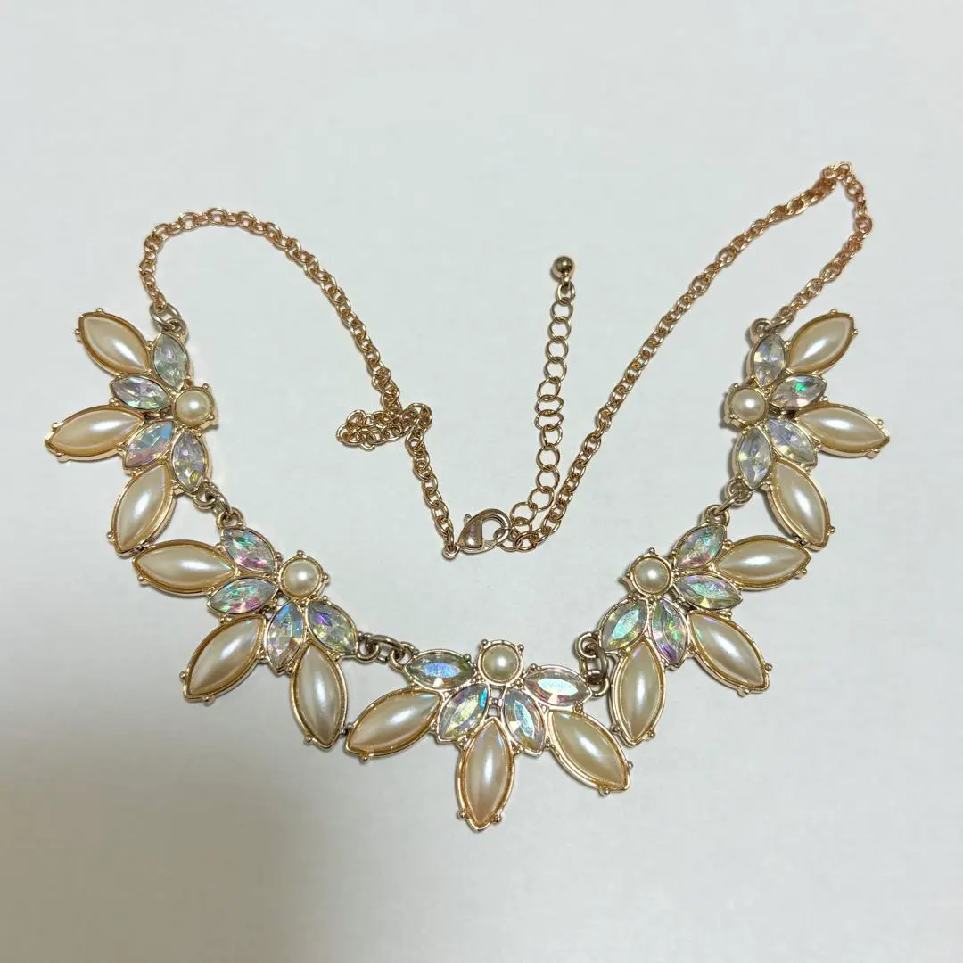 Thumbnail of Flower motif necklace