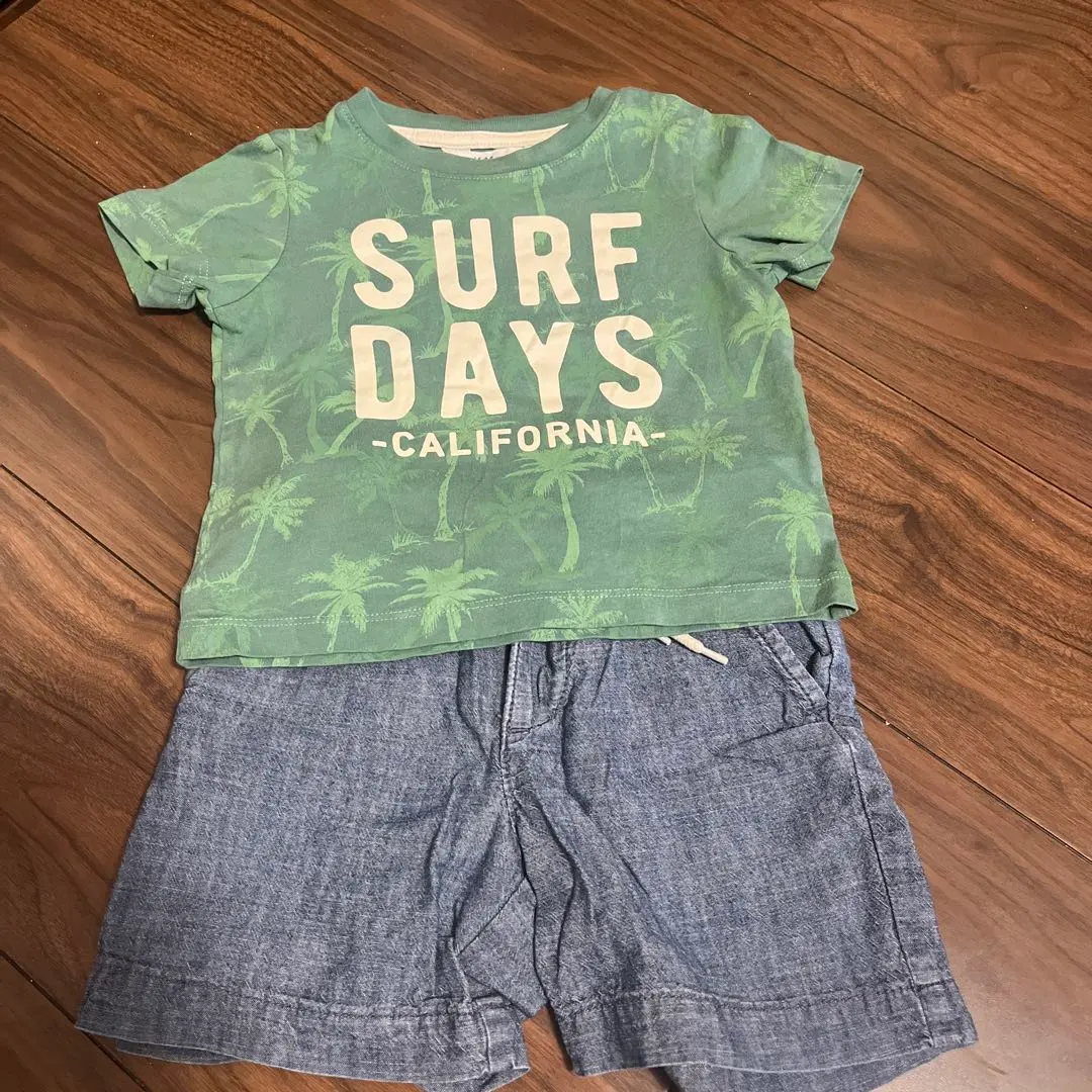 Thumbnail of H&M T-shirt & GAP-style denim shorts set, 95cm