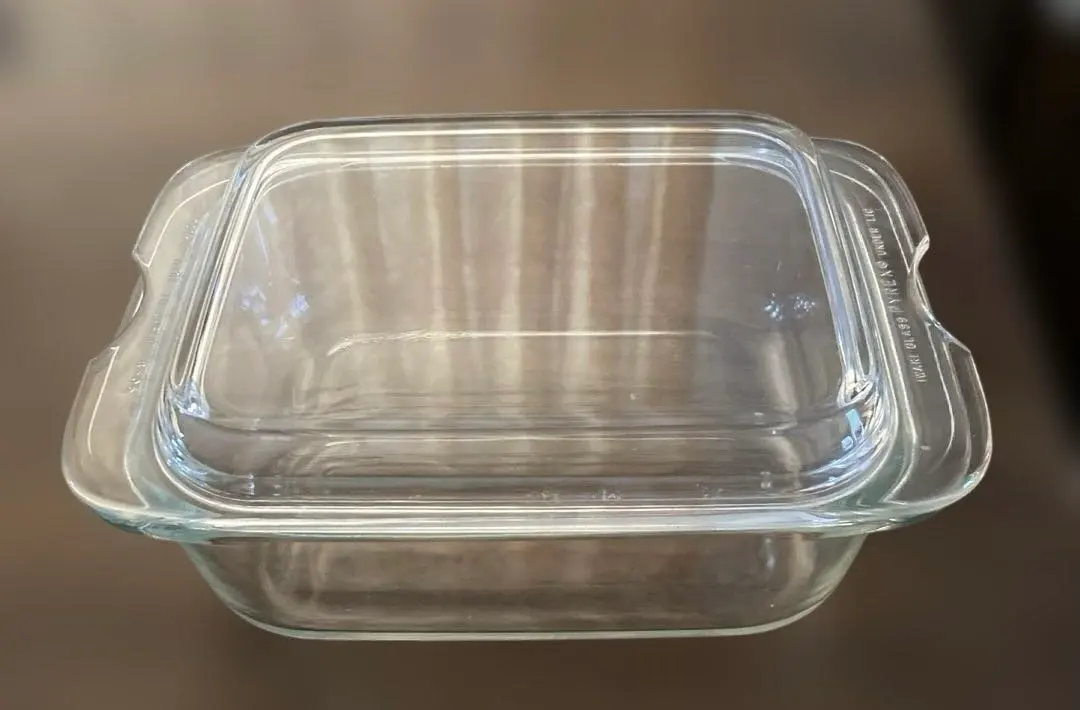 Thumbnail of Iwaki Pyrex Heat-Resistant Glass Container with Lid and Handle, 22.5x15.5x6cm