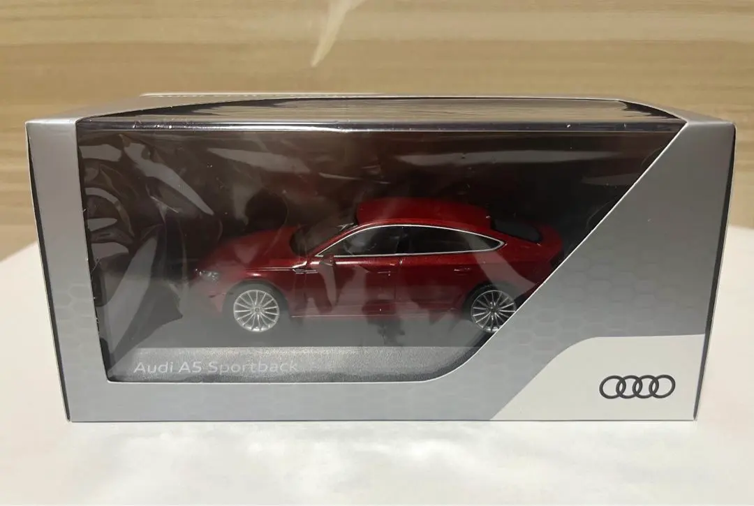 經銷商特別訂製 1/43 AUDI A5 Sportback 馬刀紅 的縮圖