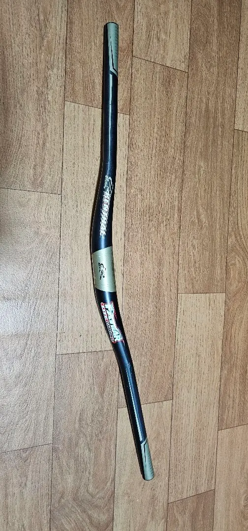 RENTHAL Fatbar ハンドルバー 20mm rise 31.8-740