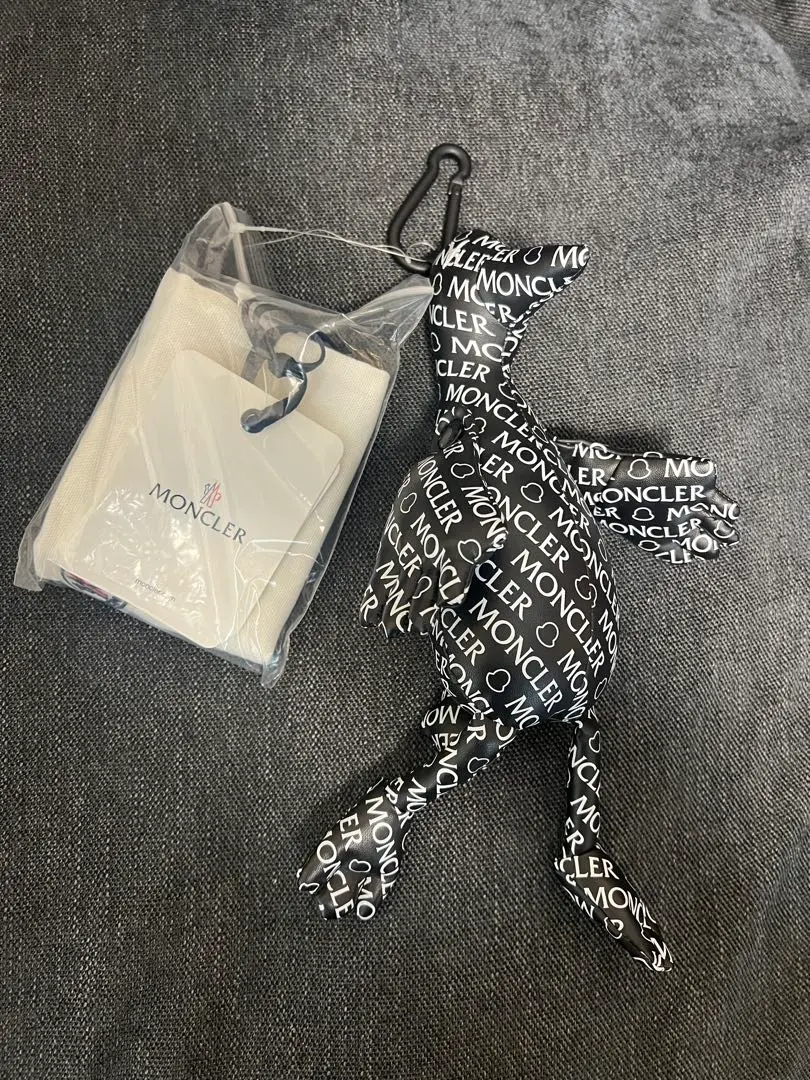 最終値下げ 新品未使用 即完売 モンクレール MONCLER キーホルダー MONCLER モンクレール キーホルダー キーリング ジレ型