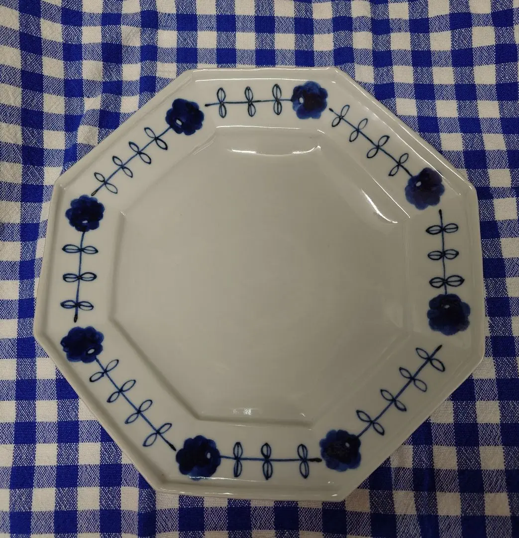 【日下華子】24cmプレッツェル模様の皿 4枚セット 九谷焼 日下華子 プレッツェル 7.5寸浅鉢 | 九谷焼 STUDIO とわ | 東京