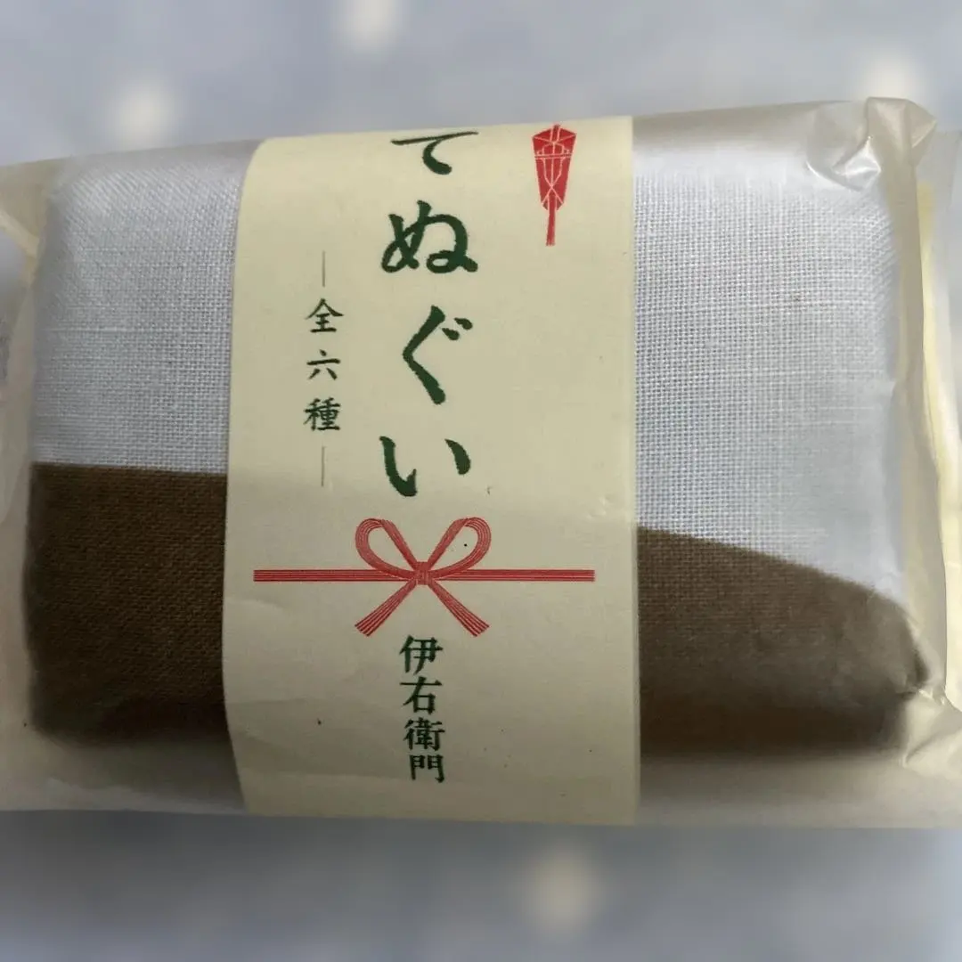 Thumbnail of Iseki Shomon Hand Towel, White and Brown