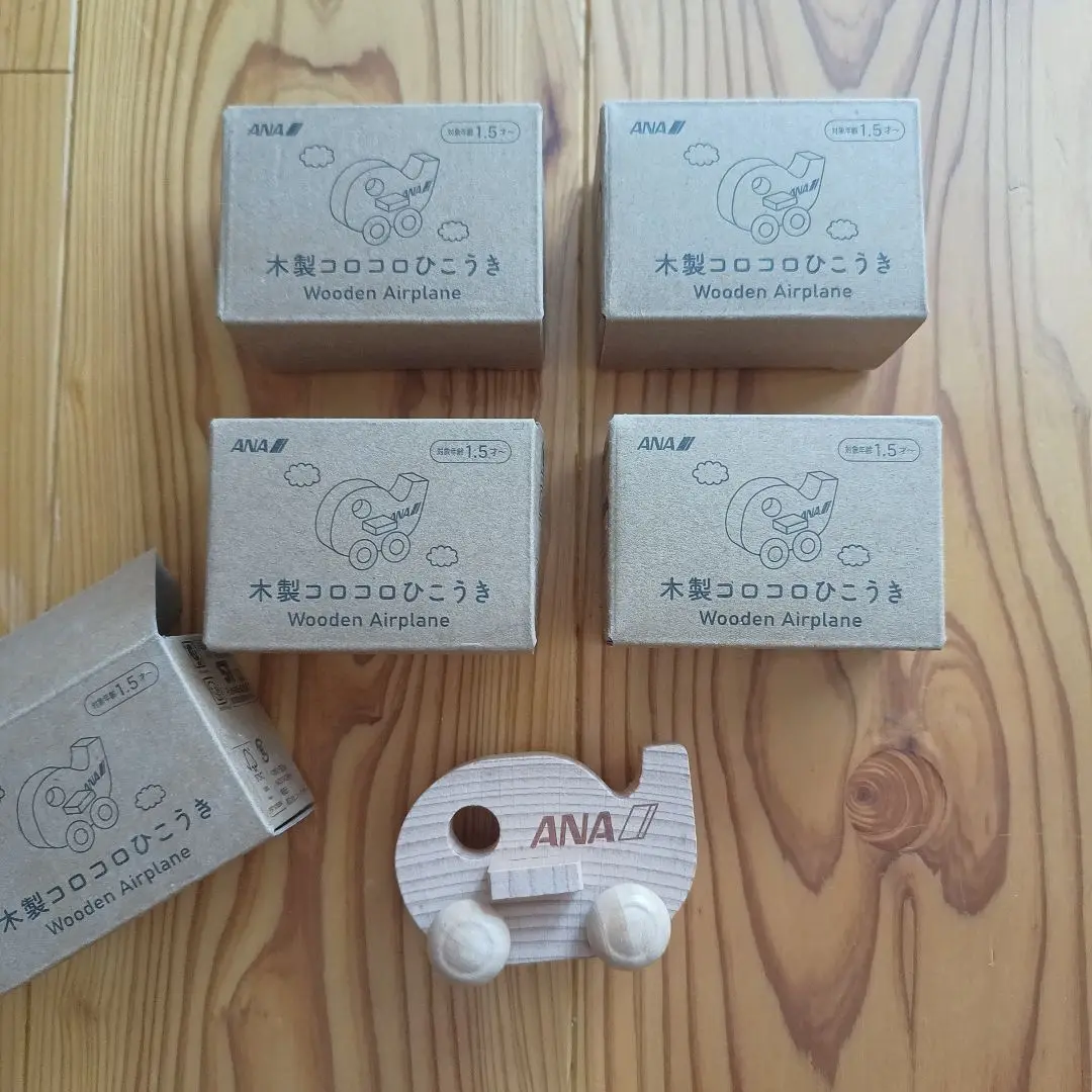 ANA 木製コロコロひこうき＆ひもとおし＆シール 飛行機グッズ - メルカリ