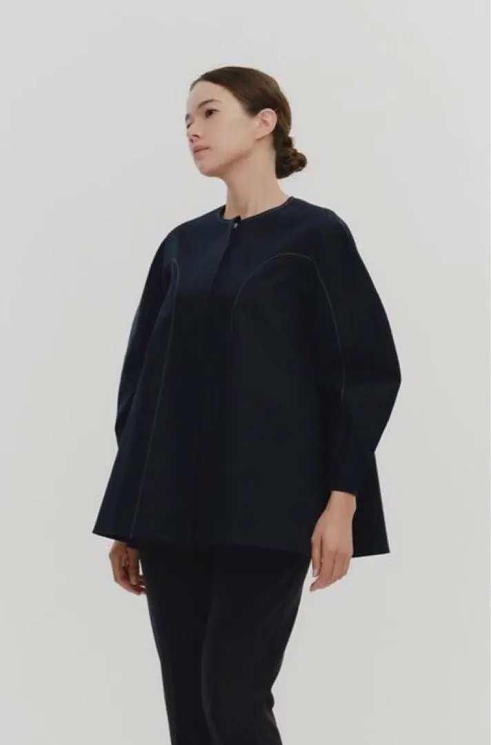 Yori ヨリ 高密度彈力喇叭袖襯衫・外套 的縮圖