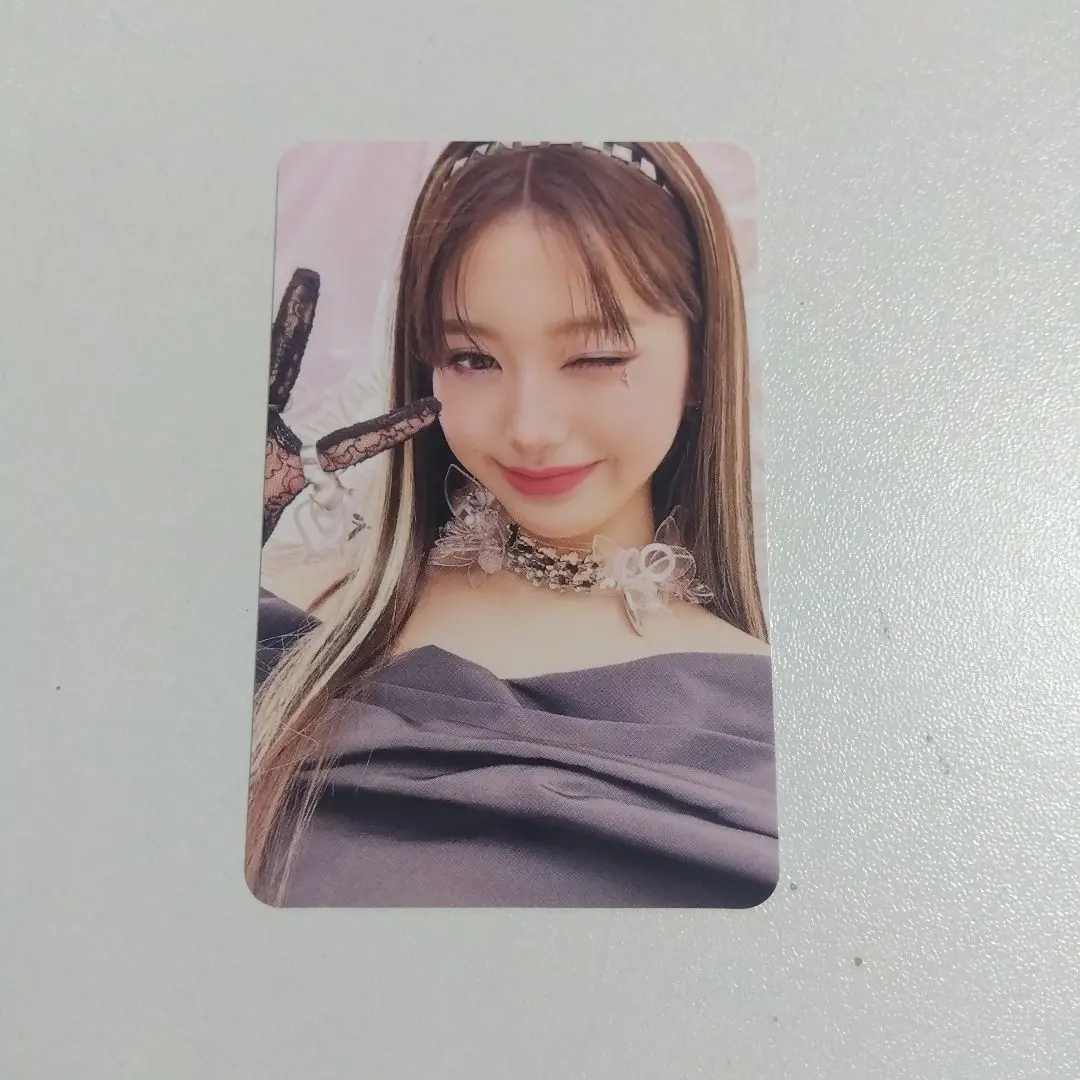 Thumbnail of IVE Wonyoung SWITCH trading card