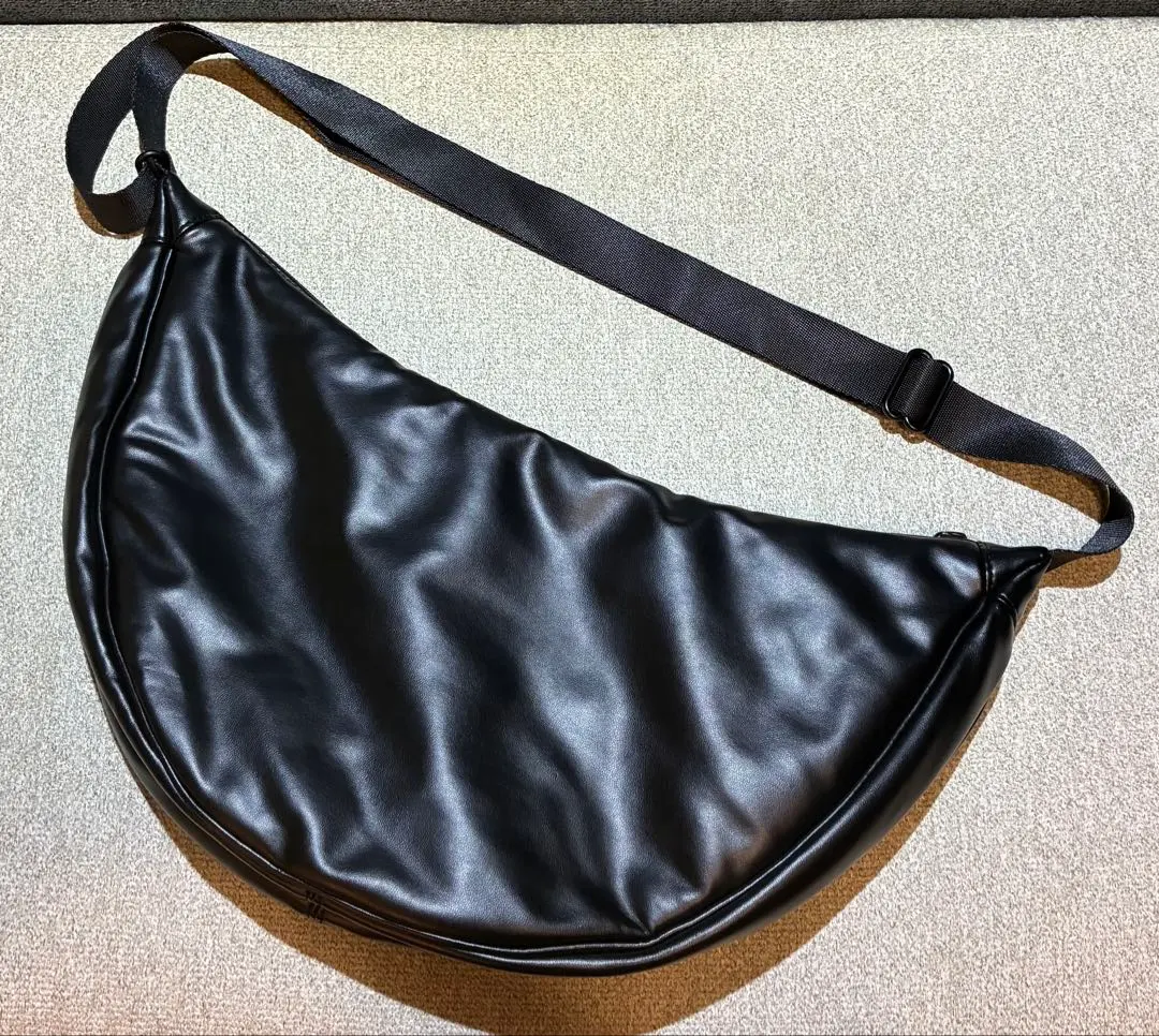 Thumbnail of UNIQLO UNIQLO:C Leather Touch Round Shoulder Bag, Black