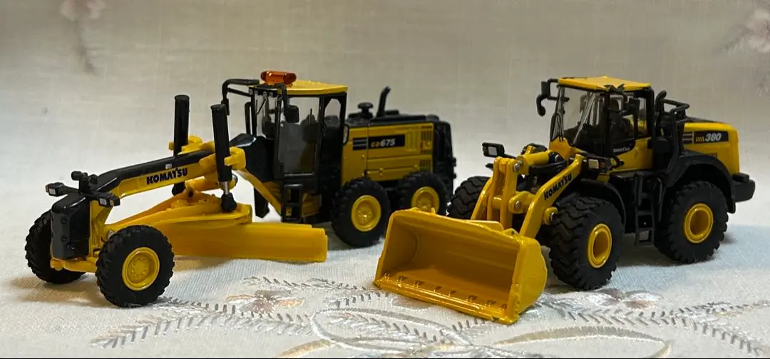 ミニカー 1/50 UH8182 コマツ WA475-10 ホワイト限定版 Amazon.co.jp: コマツ komatsu WA475-10 ホイールローダーログ