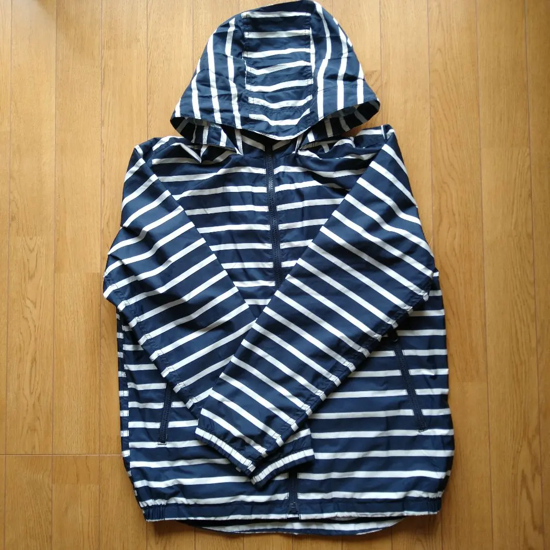 Thumbnail of Excellent condition GAP hooded long sleeve shirt