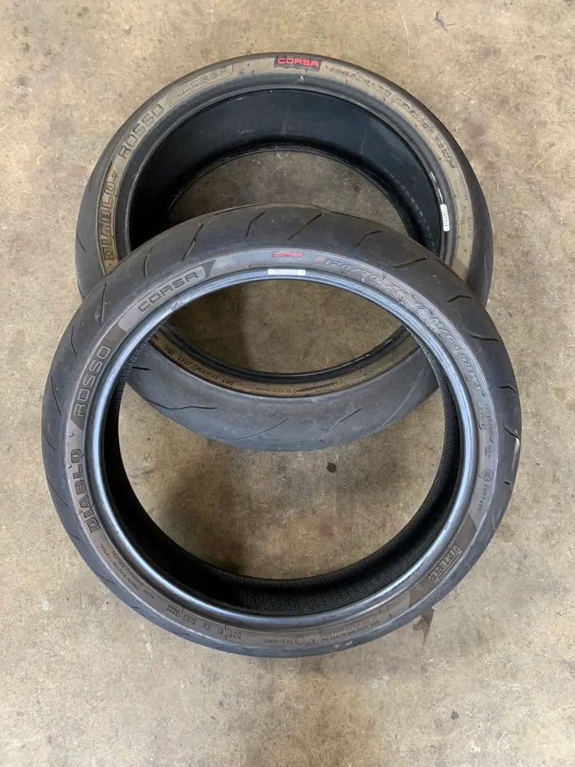 タイヤ新品未使用　注文ミスで…120/70ZR17 190/50ZR17 ANGEL（PIRELLI） ピレリ ANGEL GT II（120/70ZR17 & 190/50ZR17