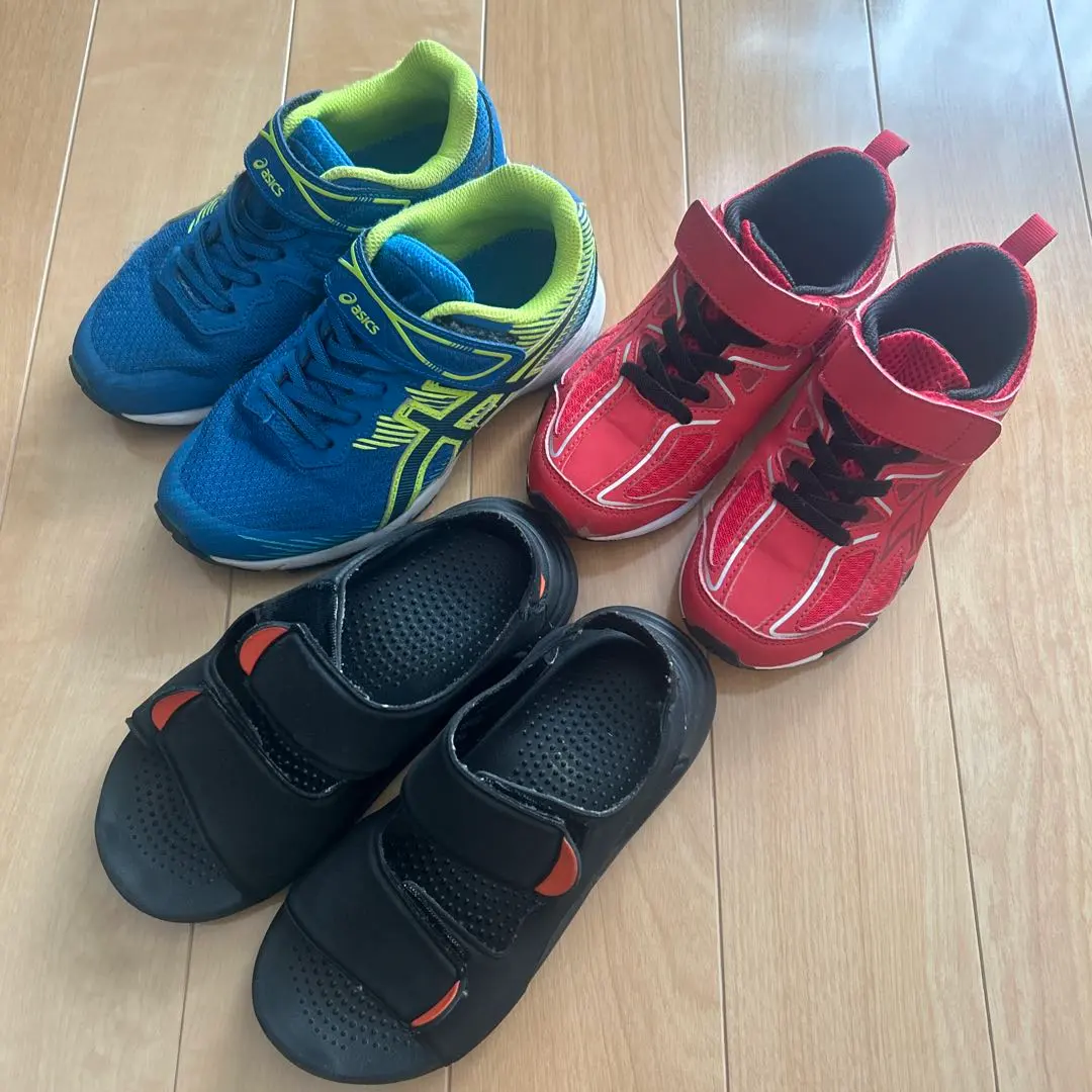 愛迪達、亞瑟士等運動鞋、涼鞋3件套 的縮圖