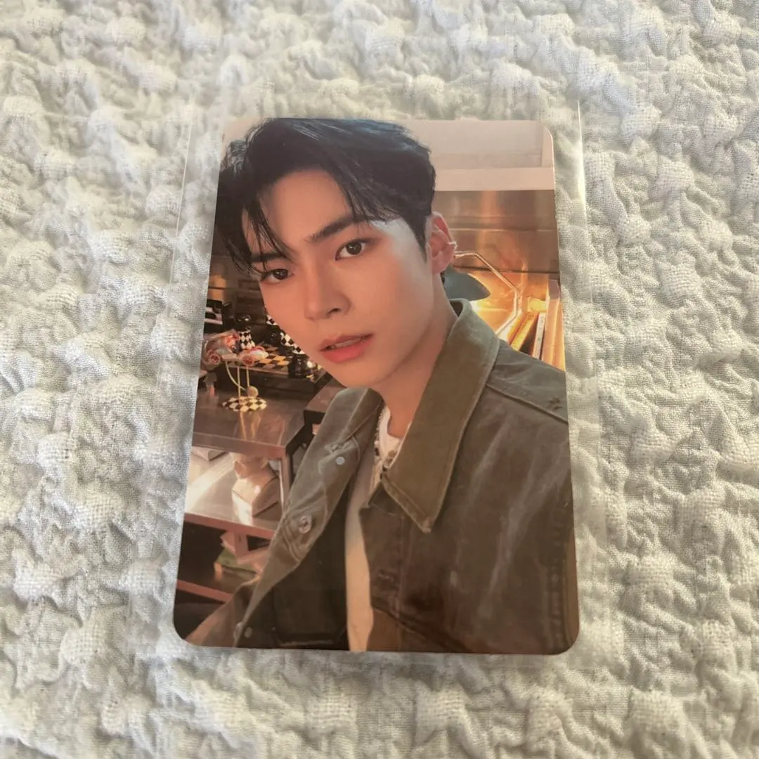 Thumbnail of ZEROBASEONE Hanbin photocards