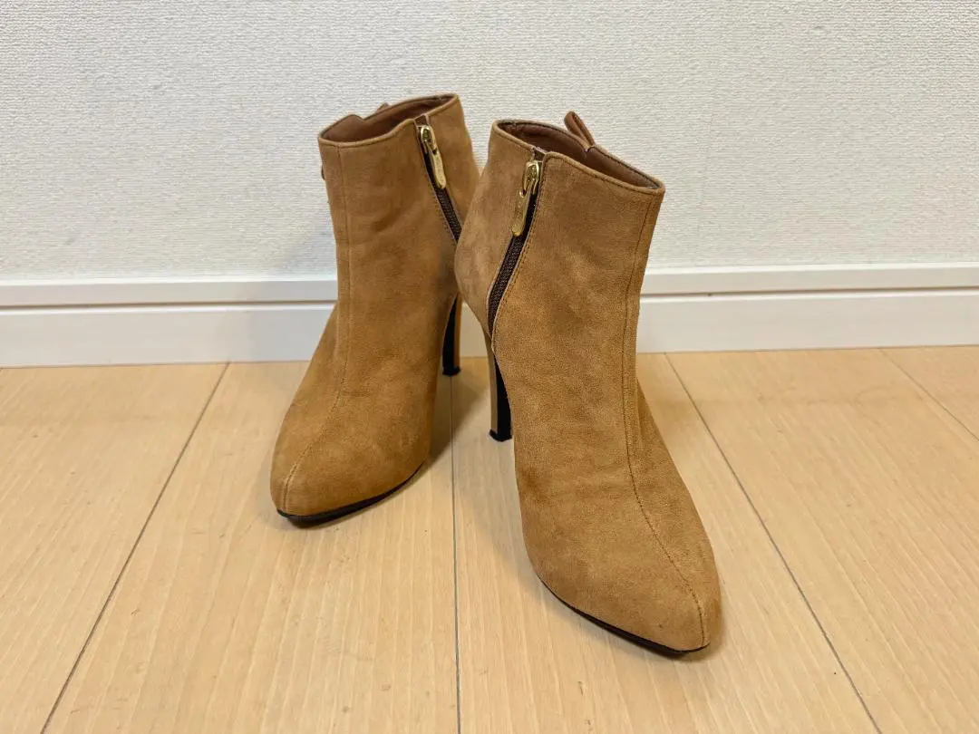 Thumbnail of DIANA Diana Suede Short Boots Beautiful Legs 23cm