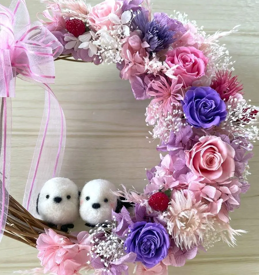 Thumbnail of Preserved Flower Crescent Moon Wreath with a Long-tailed Tit (Shipping not available to Okinawa and remote islands)