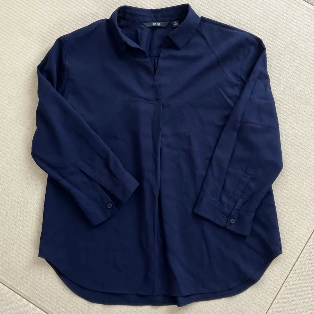 ☆UNIQLO☆ 藏青色 七分袖襯衫 M 尺寸 的縮圖