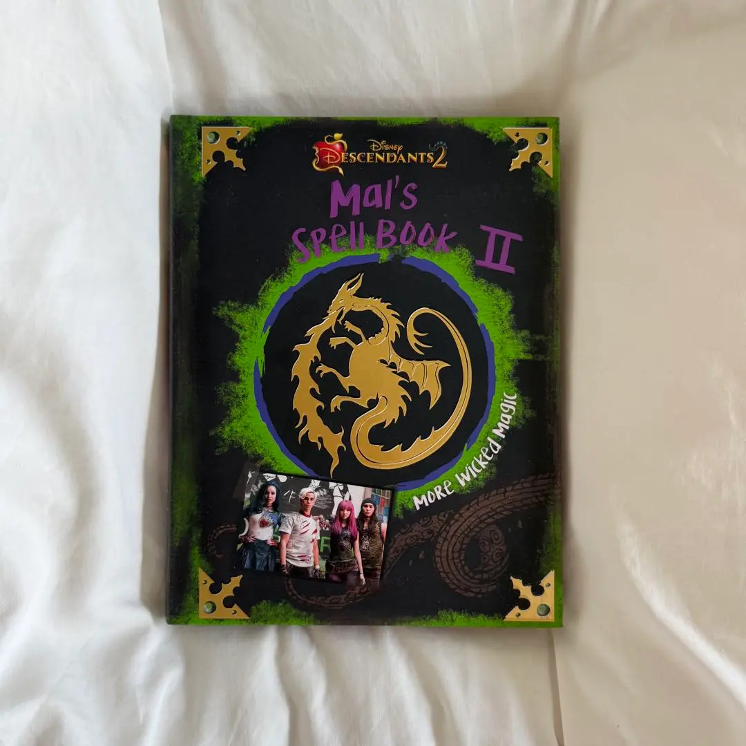 ディセンダント シリーズ 4冊「Mal's Spell Book」ほか ディセンダント シリーズ 4冊「Mal's Spell Book」ほか