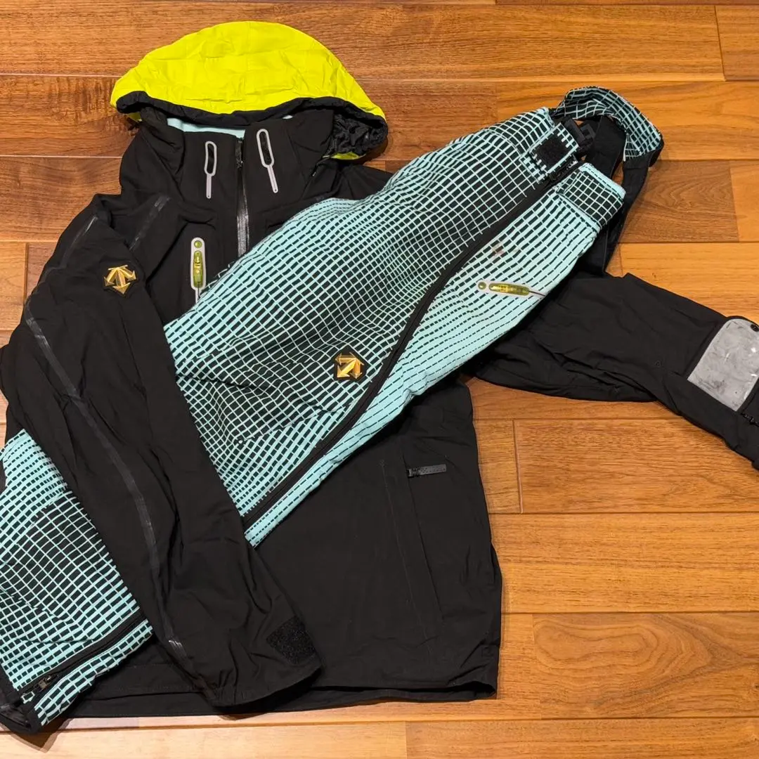DESCENTE スキーワンピース新品未使用インナーパット付き